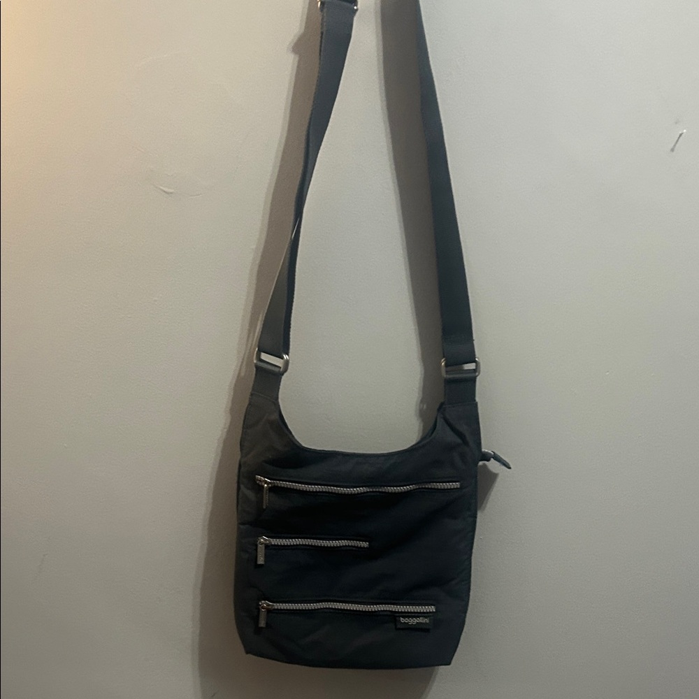 Baggallini Black Messenger Bag with Zippered Pockets